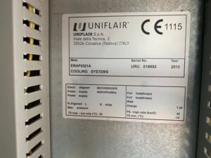 Chiller Uniflair ERAF0521A o wydajności 50 kW z free cooling - tabliczka znamionowa